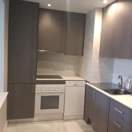 , Beach, Centre ,balcony With Seaview, For 4 Persons פואנגירולה