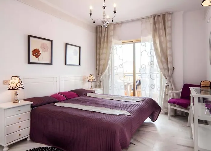 , Beach, Centre ,balcony With Seaview, For 4 Persons Апартаменты Фуэнхирола