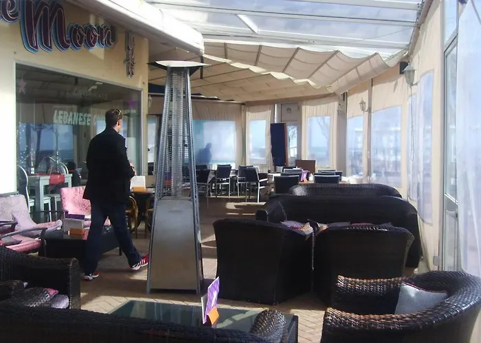 , Beach, Centre ,balcony With Seaview, For 4 Persons Фуэнхирола