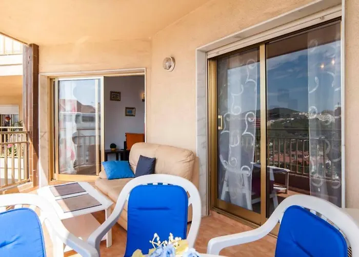 , Beach, Centre ,balcony With Seaview, For 4 Persons * Фуэнхирола