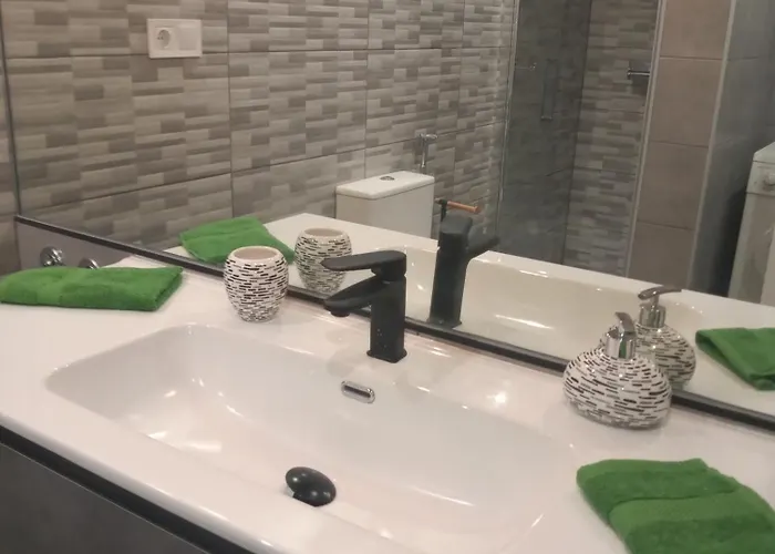 , Beach, Centre ,balcony With Seaview, For 4 Persons Апартаменты Фуэнхирола