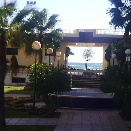 , Beach, Centre ,balcony With Seaview, For 4 Persons شقة