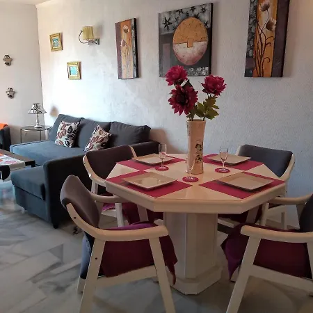 , Beach, Centre ,balcony With Seaview, For 4 Persons شقة *